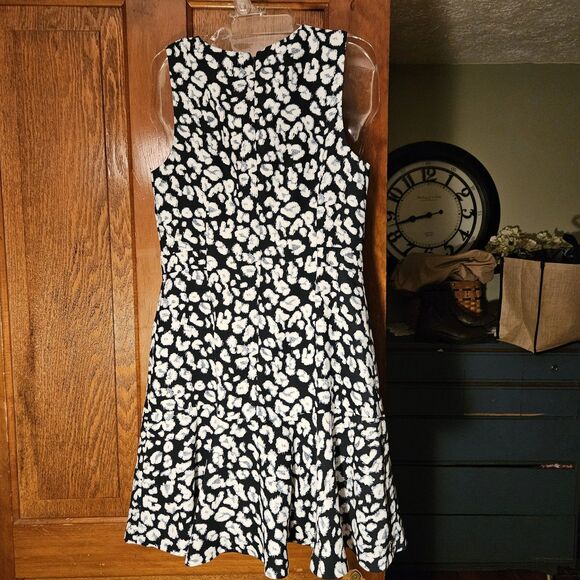 Banana Republic Geo Print Midi Dress Size 4 Sleeveless Navy & White Flare NWT - Picture 2 of 10